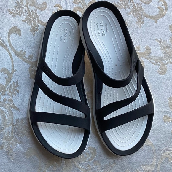 Crocs swiftwater sandals size 6. - Picture 9 of 10